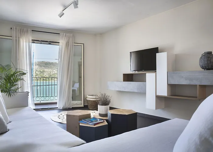 Marina Apartahotel 4*